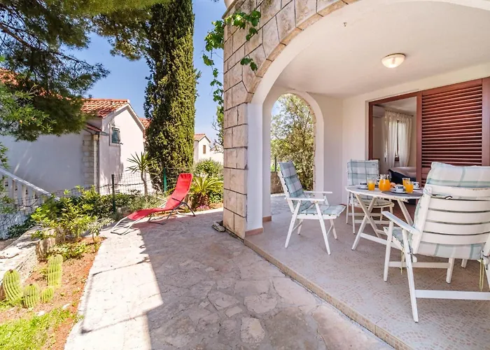 בית נופש House With A Parking Space Sutivan, Brac - 23075