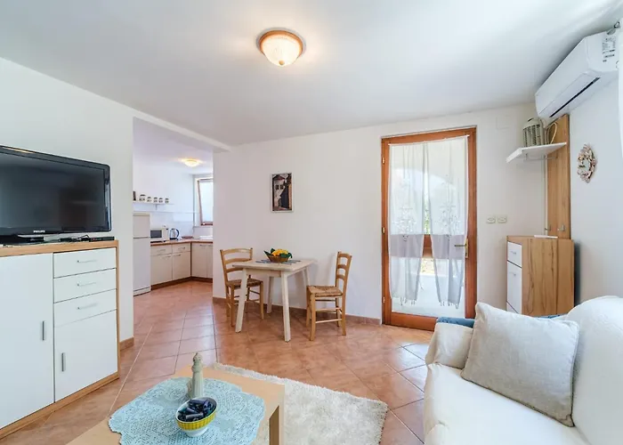 House With A Parking Space Sutivan, Brac - 23075 בית נופש *