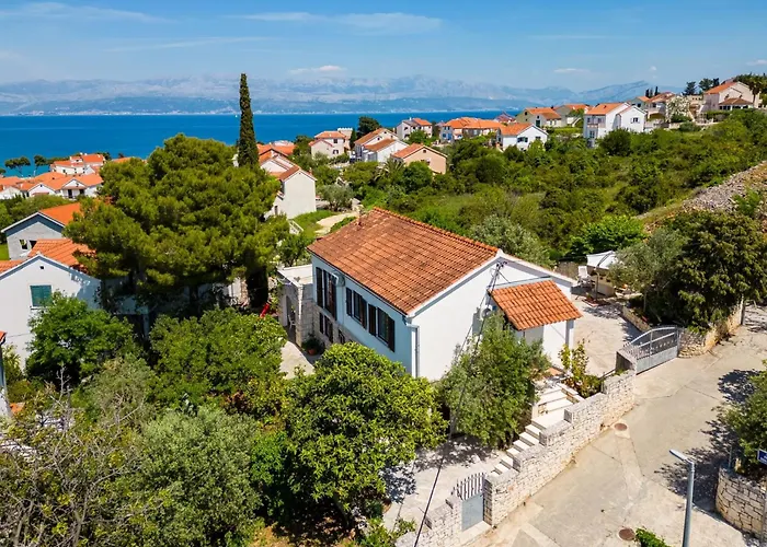 House With A Parking Space Sutivan, Brac - 23075 בית נופש