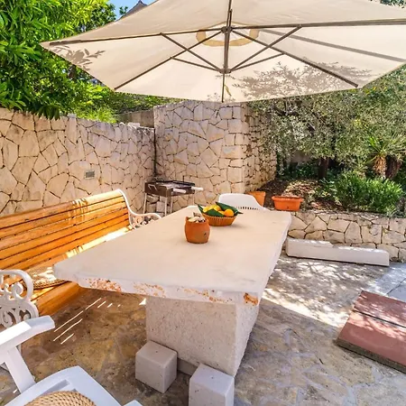 House With A Parking Space Sutivan, Brac - 23075 * Supetar